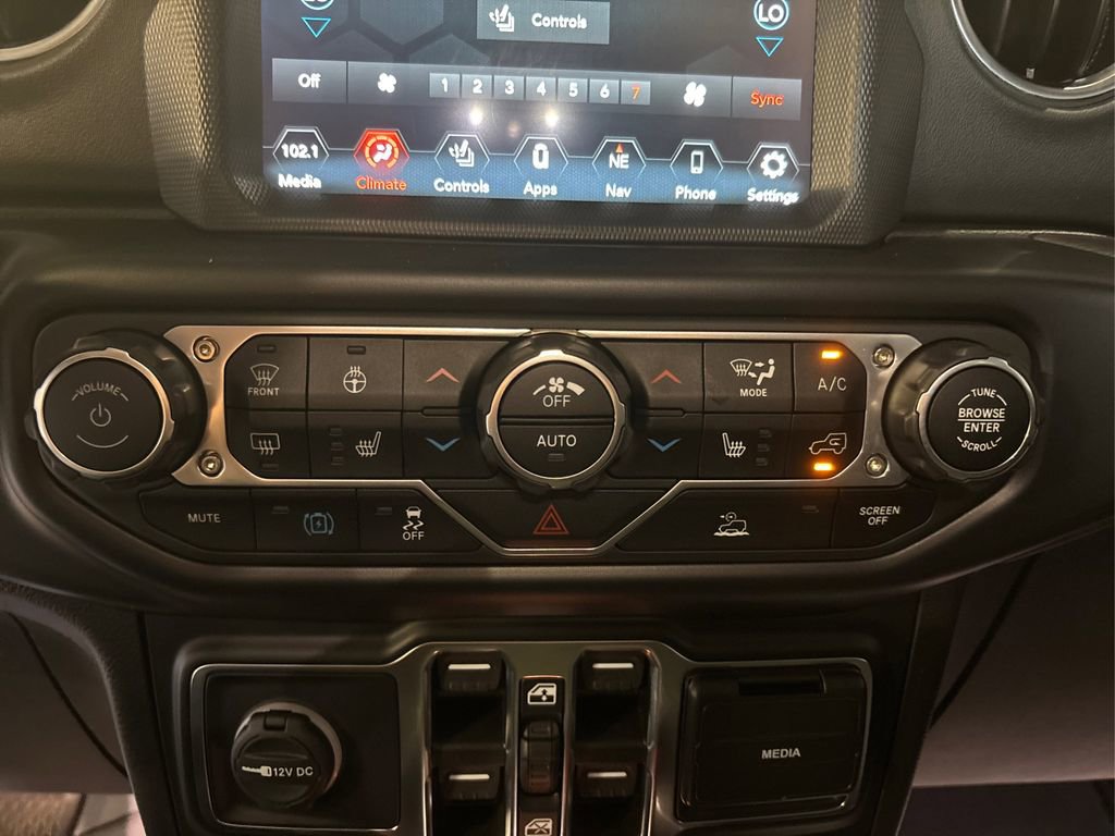 Used 2022 Jeep Wrangler Unlimited Sahara w/ Cold Weather Group image 30