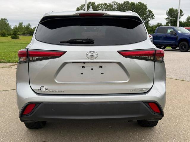 Used 2022 Toyota Highlander XLE AWD/4WD image 4