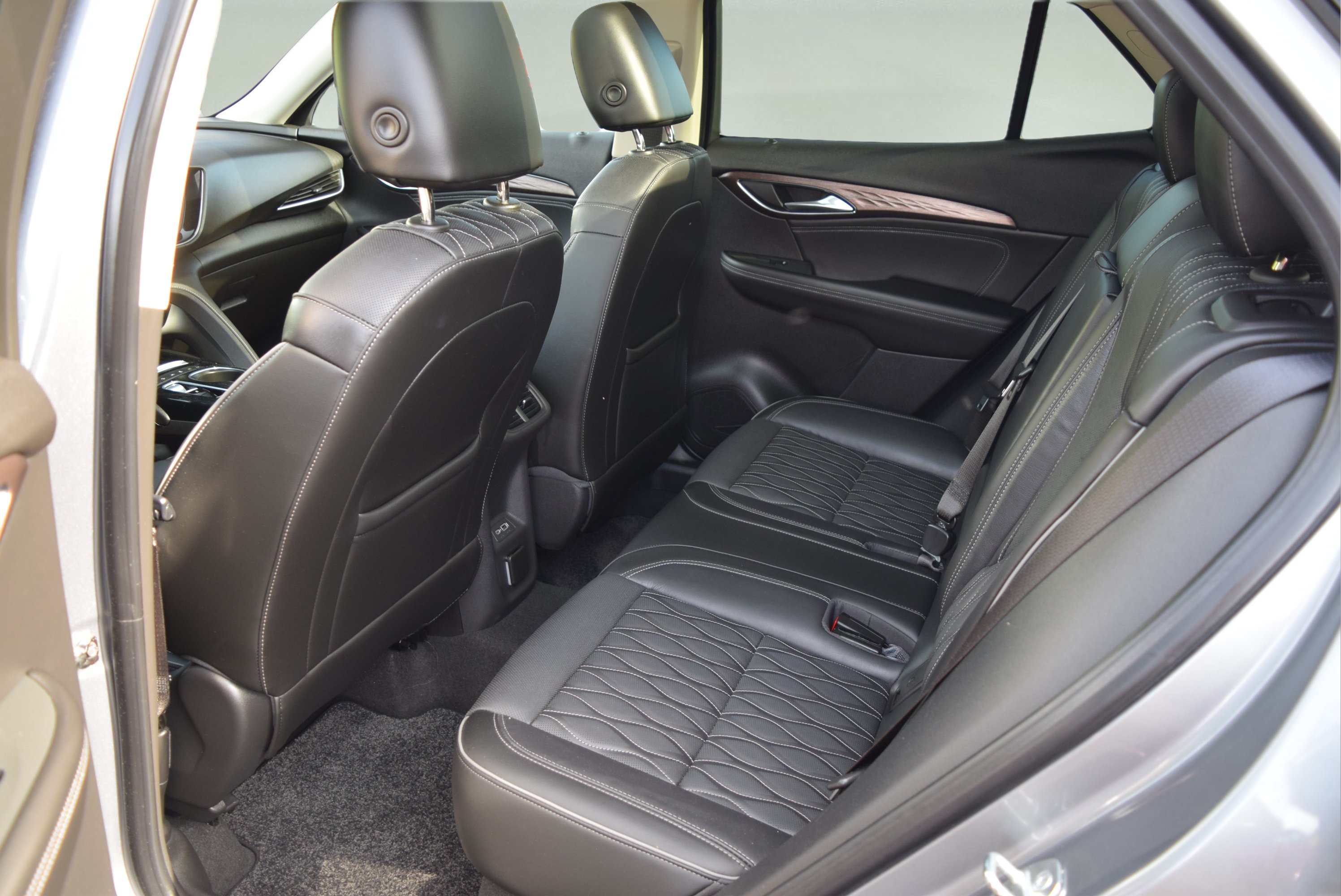 Used 2021 Buick Envision Avenir w/ Technology Package II AWD/4WD image 8