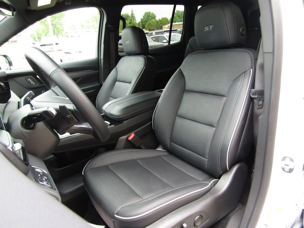 Used 2025 Buick Enclave Sport Touring AWD/4WD image 9