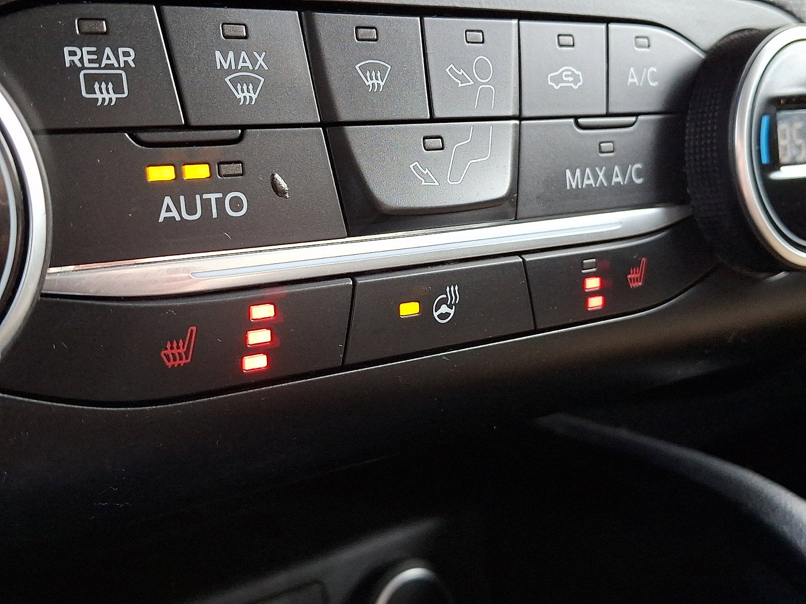 Certified 2020 Ford Escape SEL image 26