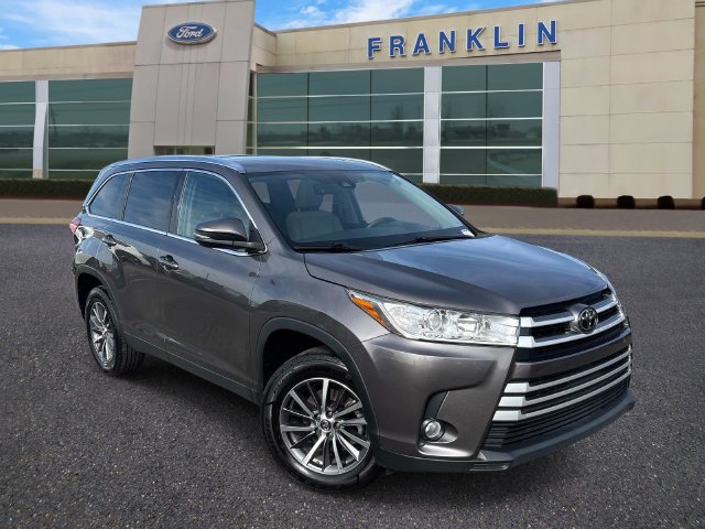 Used 2019 Toyota Highlander XLE FWD image 1