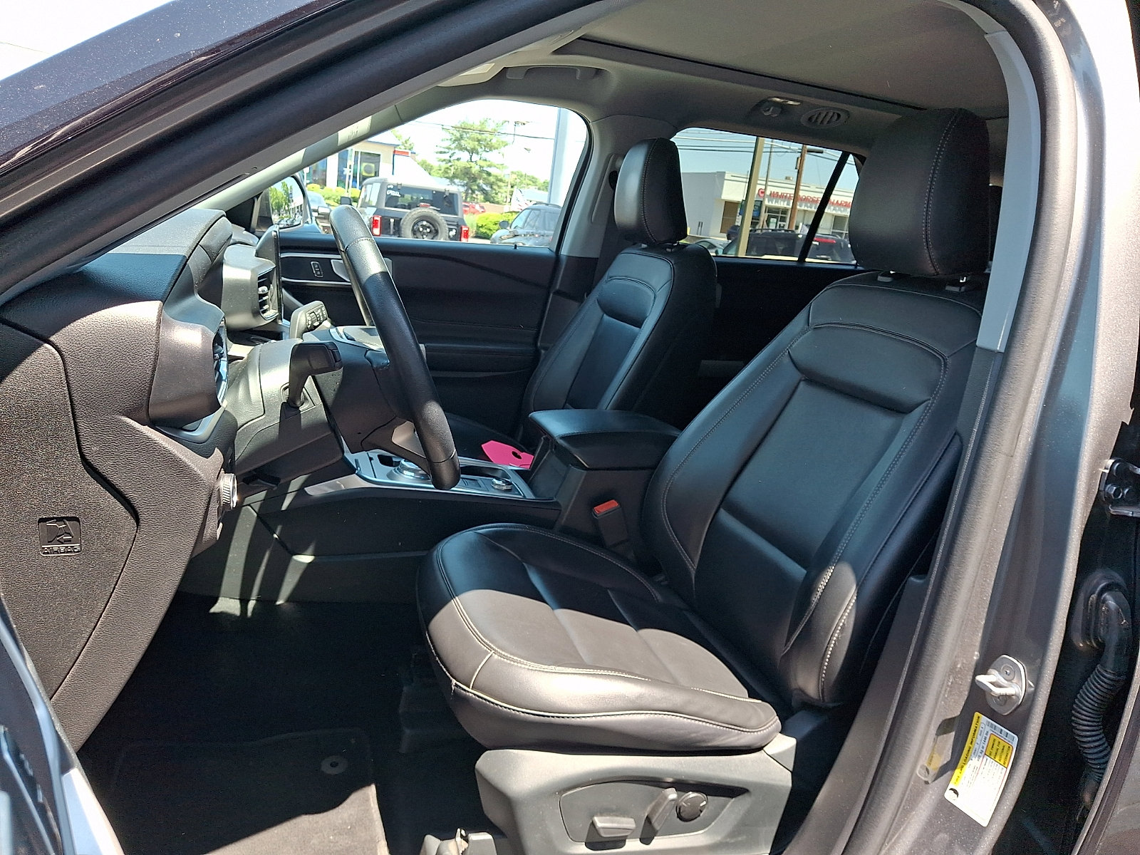 Certified 2023 Ford Explorer XLT w/ Equipment Group 202A AWD/4WD image 16