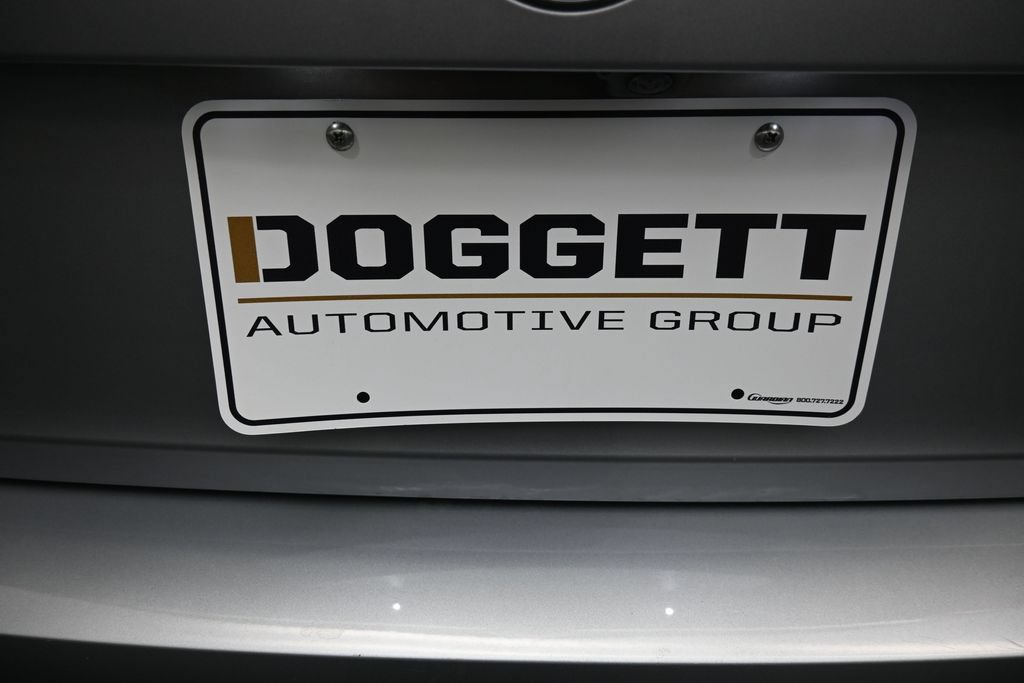 Used 2023 Volkswagen Jetta SE FWD image 2