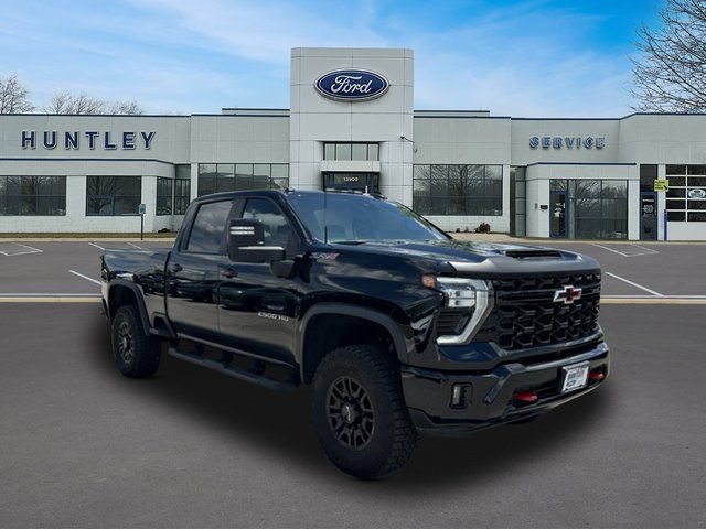 Used 2024 Chevrolet Silverado 2500 ZR2 w/ Technology Package AWD/4WD image 3