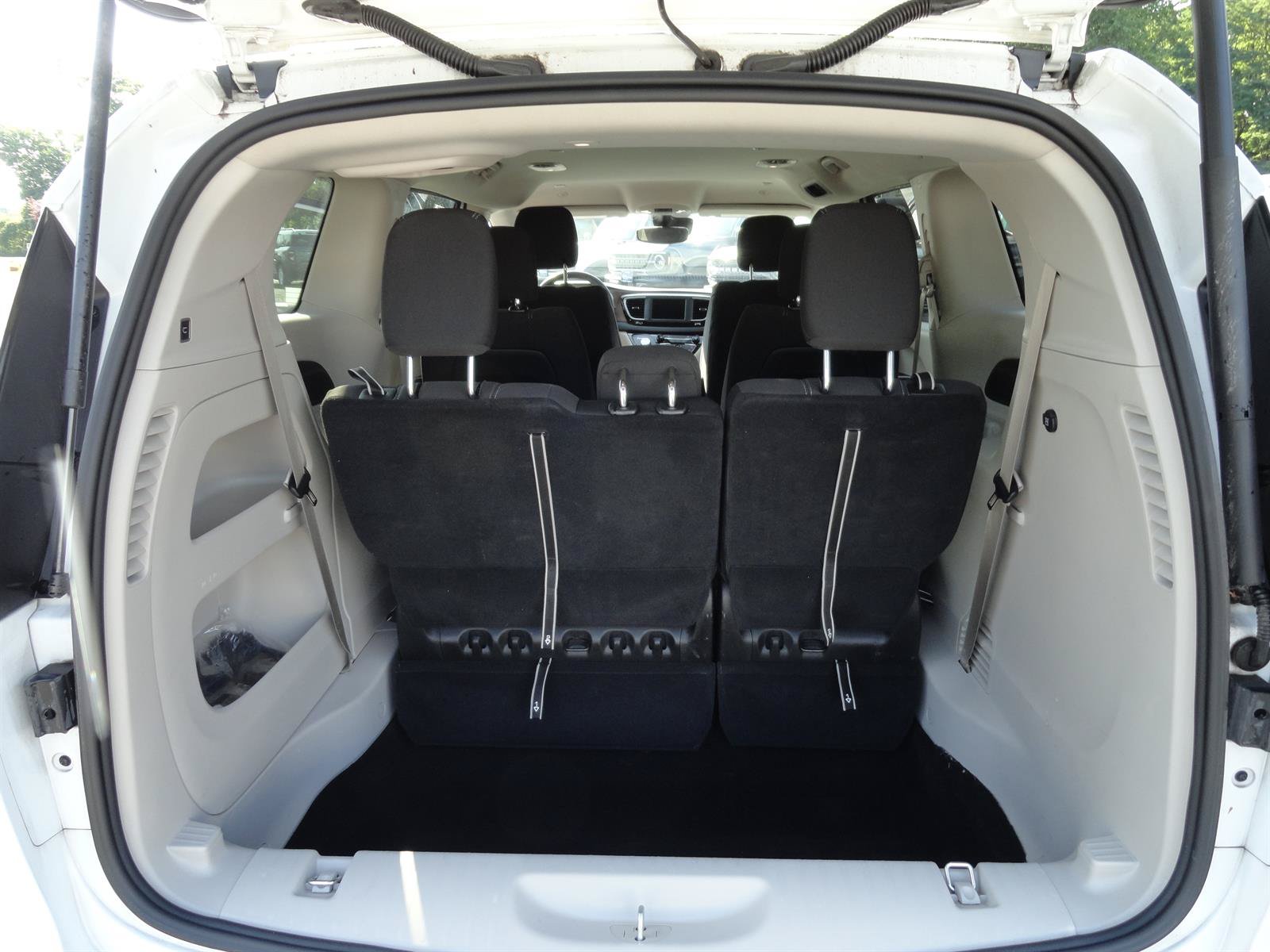 Used 2023 Chrysler Voyager LX FWD image 17