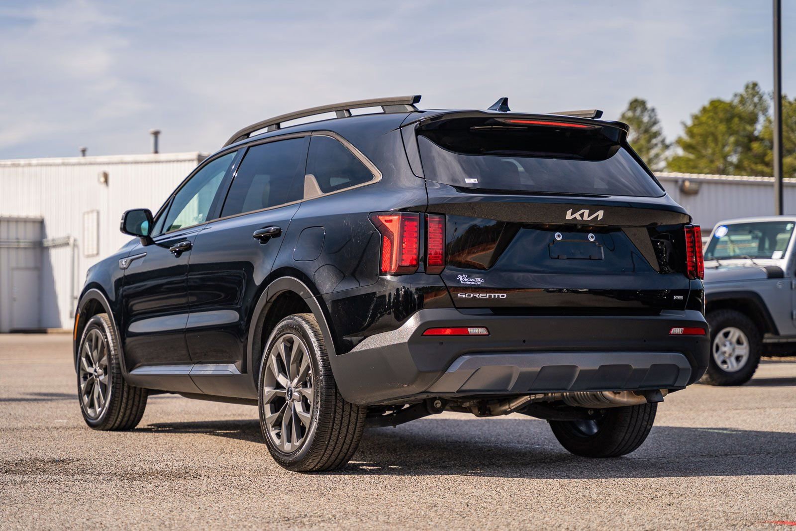 Used 2023 Kia Sorento X-Line EX image 3