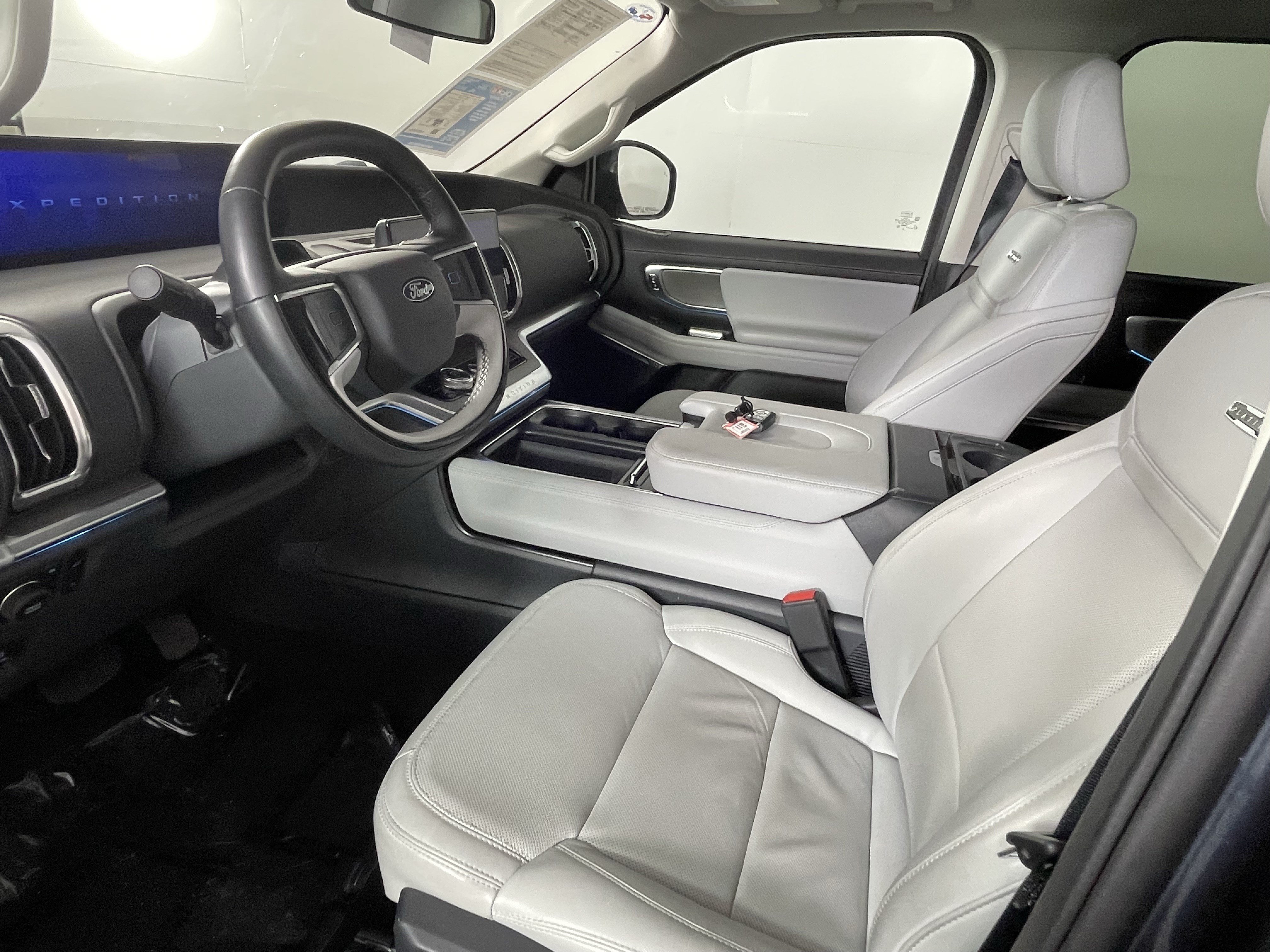Certified 2025 Ford Expedition Max Platinum w/ Driver's Package AWD/4WD image 9