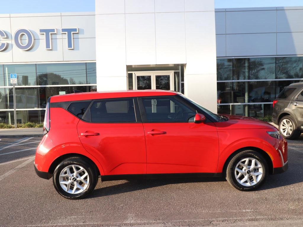 Used 2025 Kia Soul LX w/ LX Technology Package image 6
