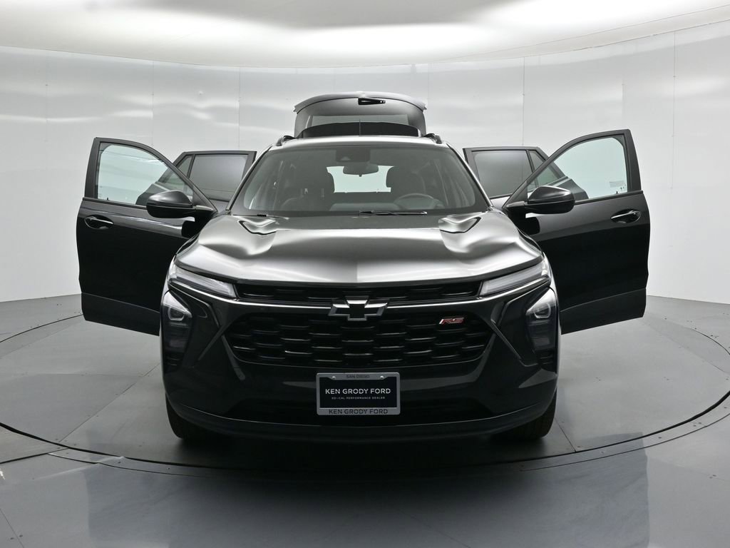 Used 2024 Chevrolet Trax RS w/ Sunroof Package FWD image 27