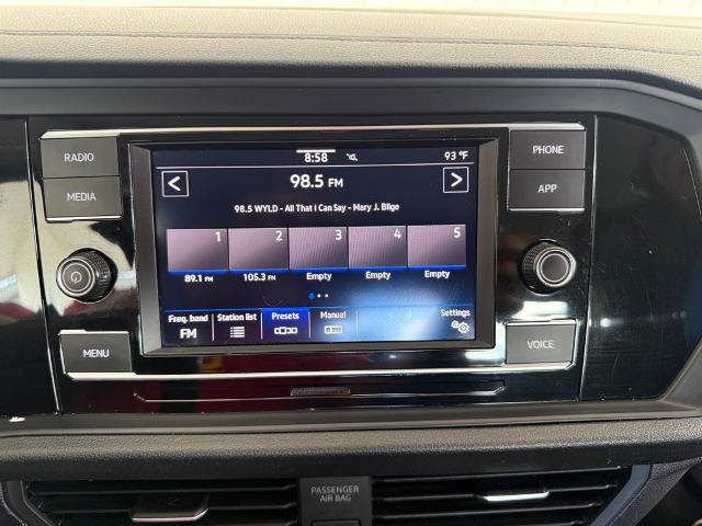 Used 2024 Volkswagen Jetta SE FWD image 4