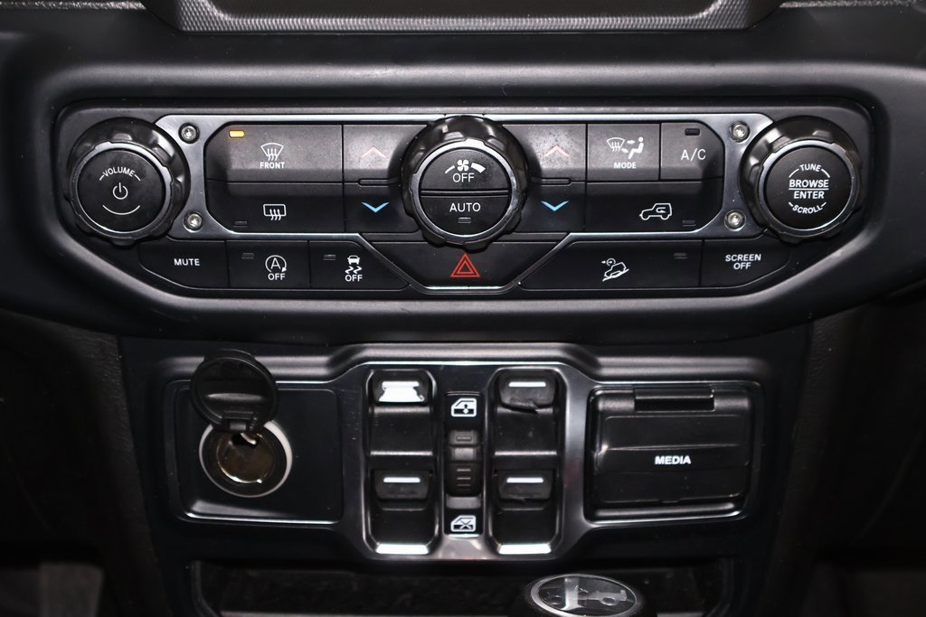 Used 2019 Jeep Wrangler Unlimited Sahara w/ Uconnect 4C Nav & Sound Group image 29