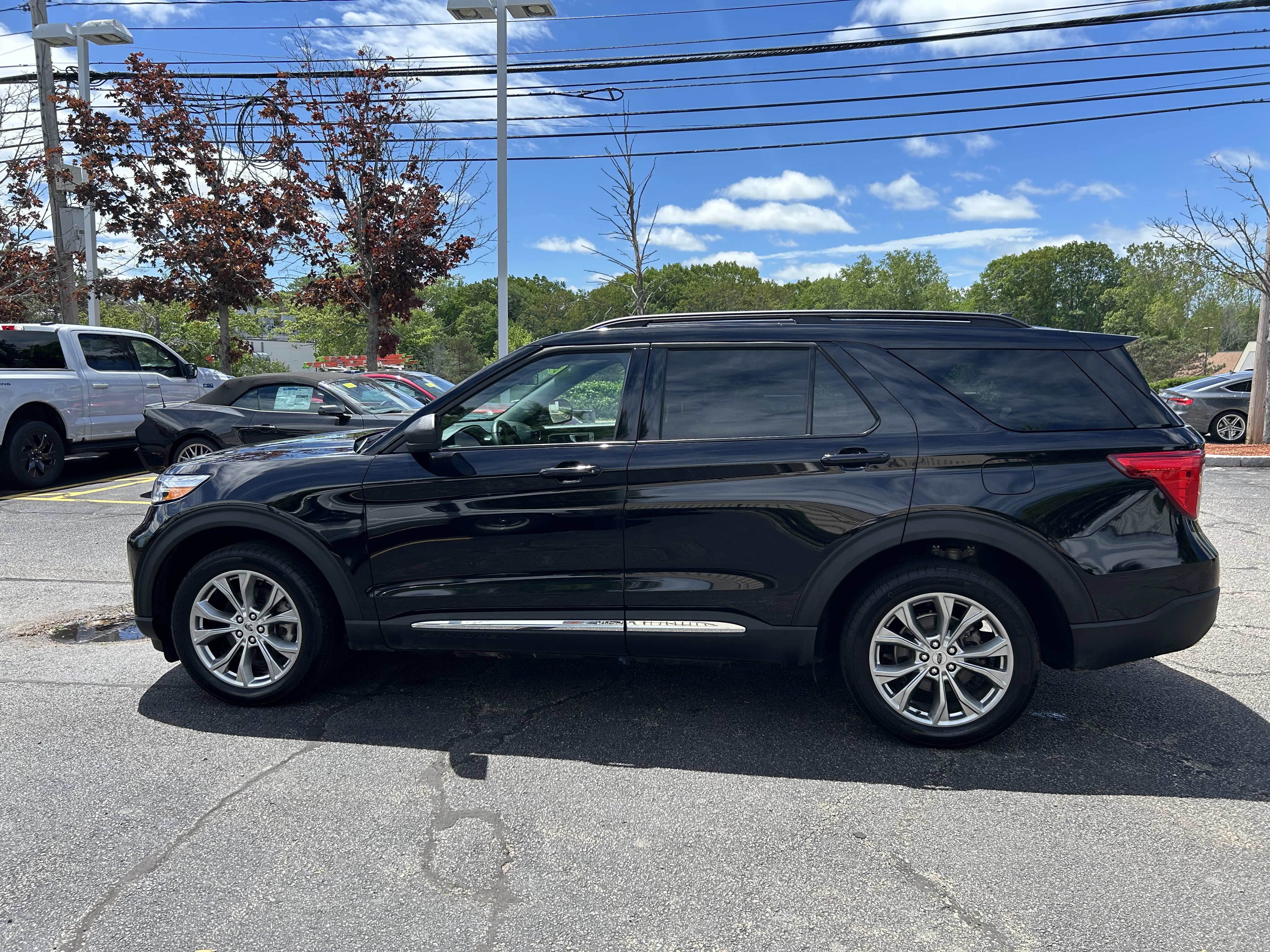 Certified 2022 Ford Explorer XLT w/ Equipment Group 202A image 6