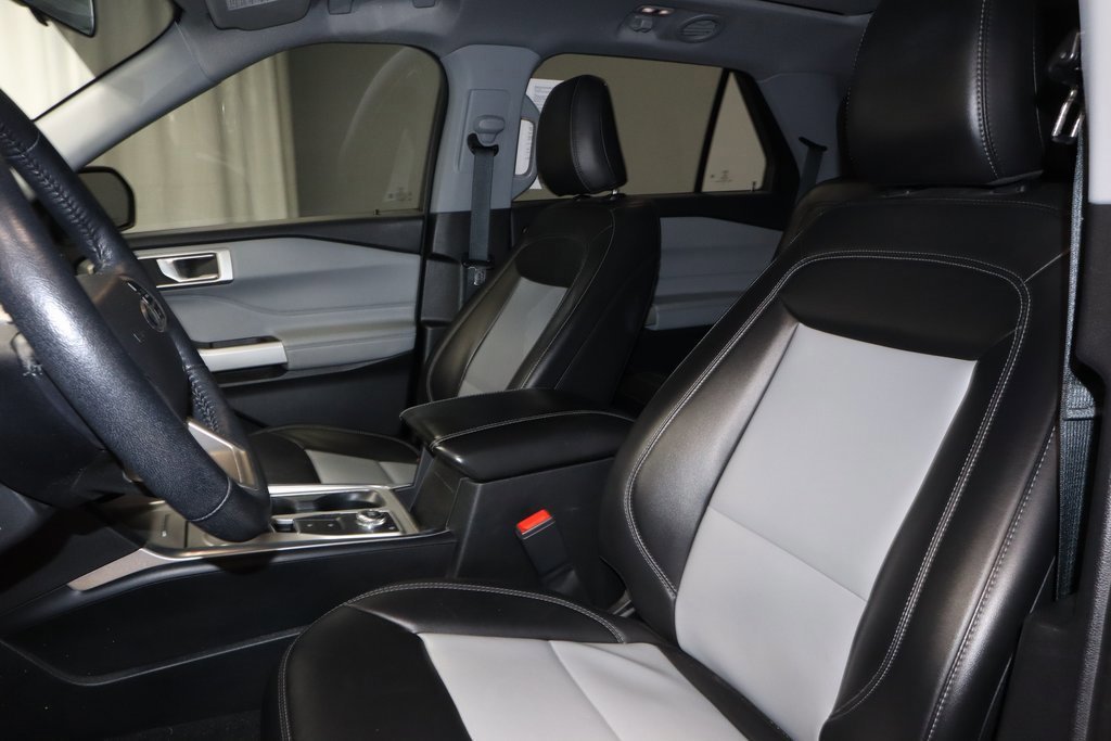 Certified 2022 Ford Explorer XLT w/ Equipment Group 202A image 25