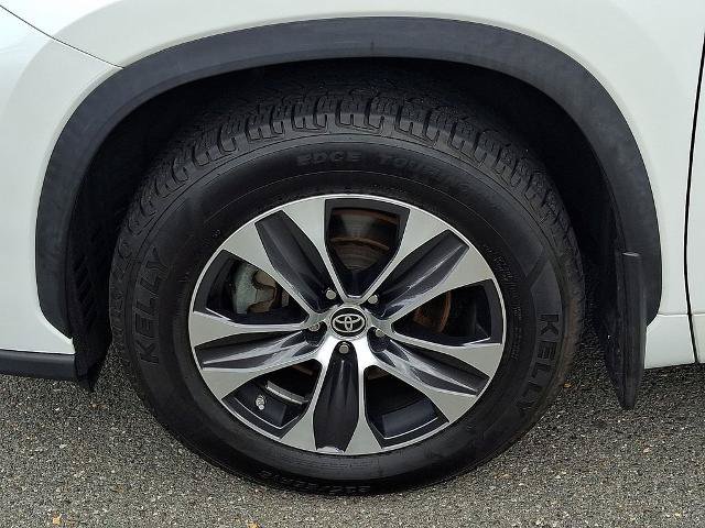 Used 2022 Toyota Highlander XLE AWD/4WD image 8