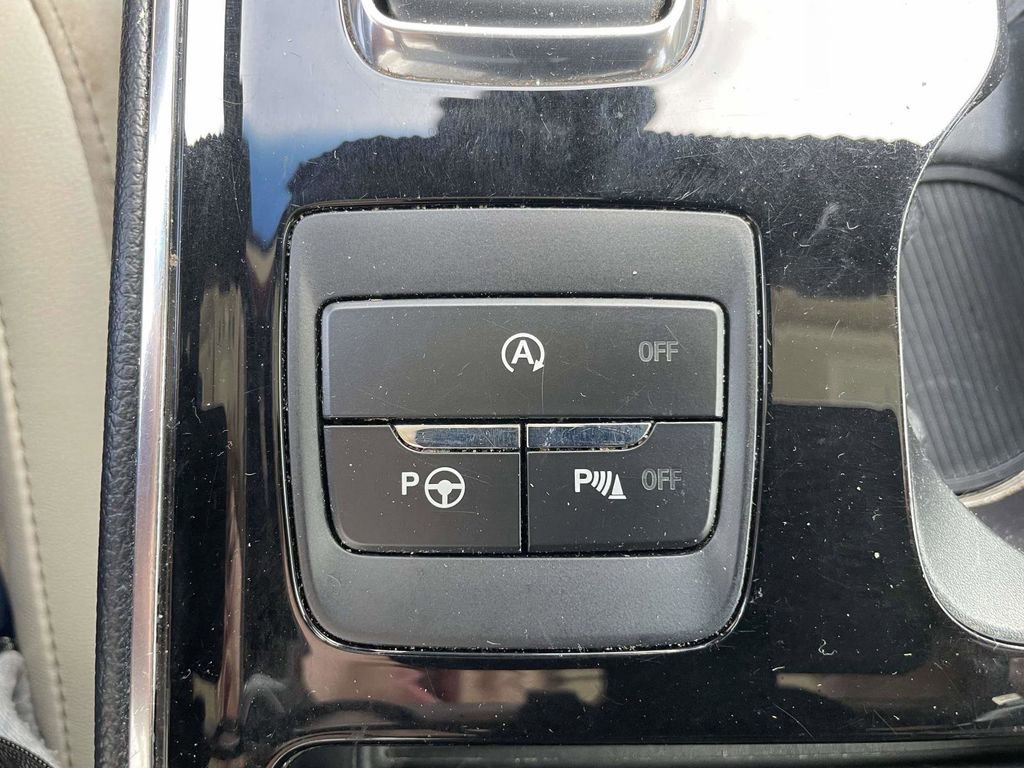 Certified 2019 Ford Edge Titanium w/ Equipment Group 301A image 24