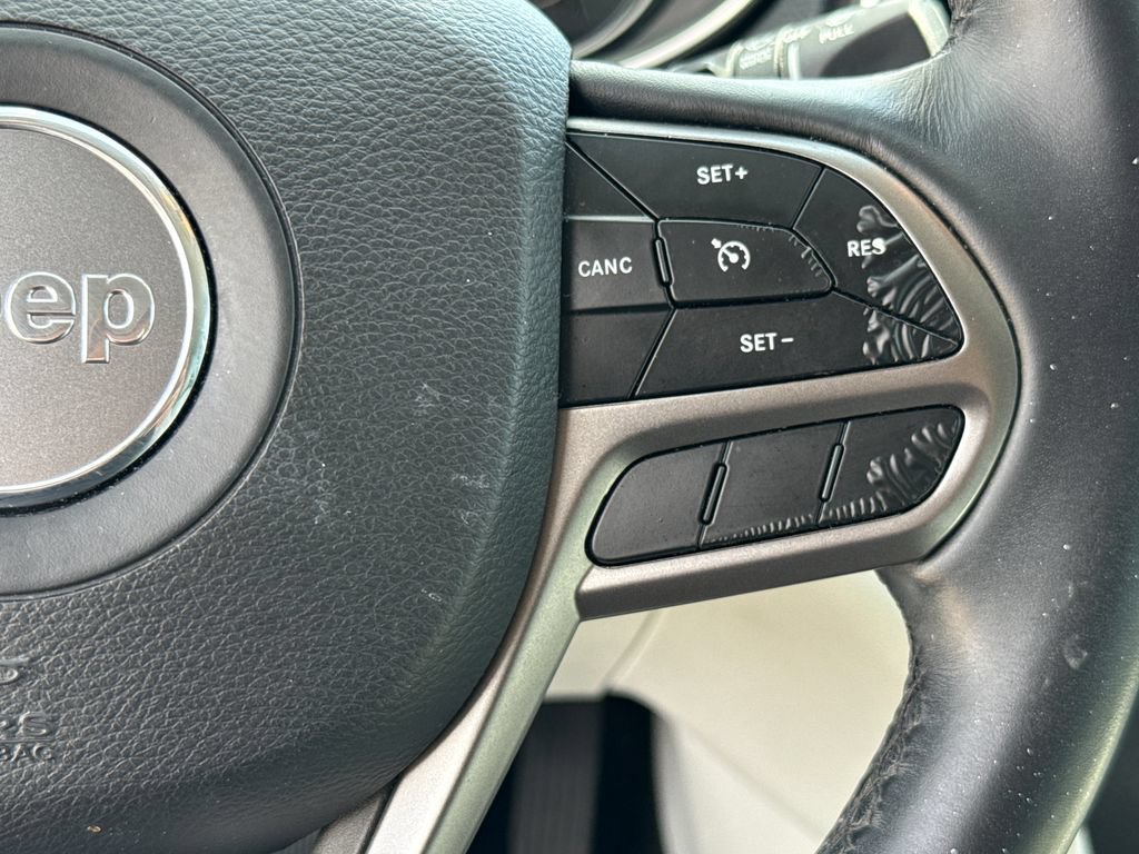 Used 2019 Jeep Cherokee Limited FWD image 16