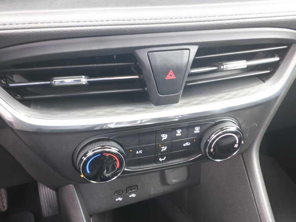 Used 2024 Buick Encore GX Preferred image 21