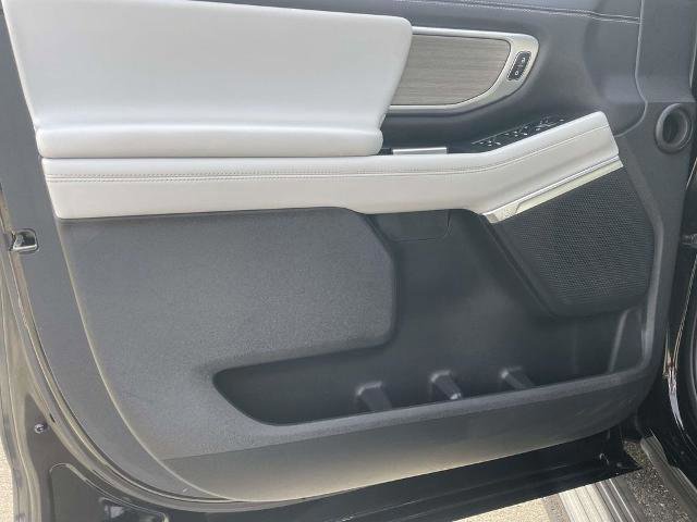 Certified 2025 Ford Expedition Platinum image 21