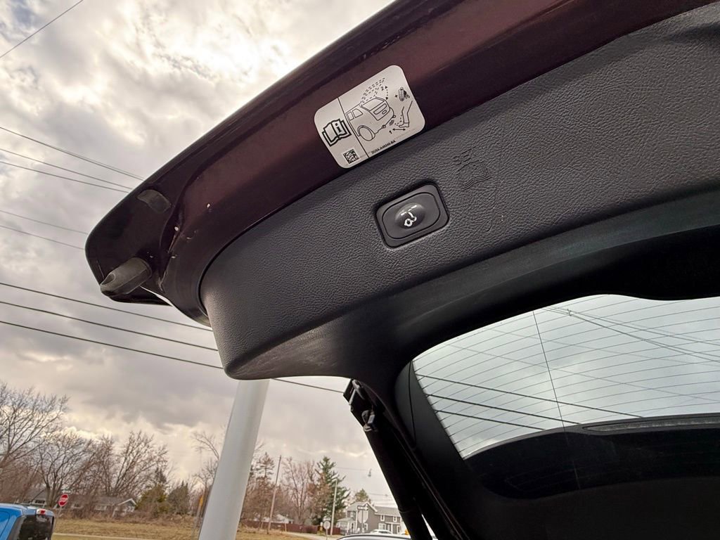 Certified 2019 Ford Edge Titanium w/ Cold Weather Package image 18