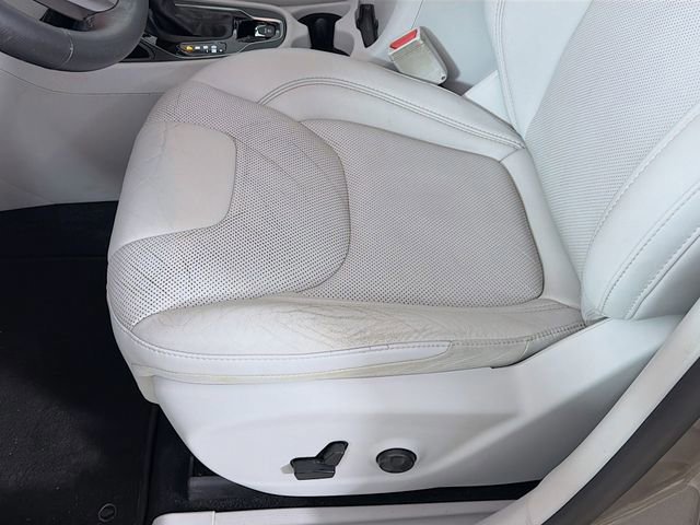 Used 2019 Jeep Cherokee Limited image 21