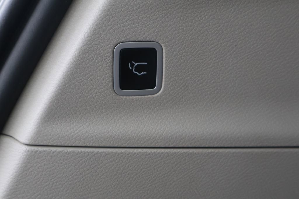 Used 2024 Chrysler Pacifica Touring-L FWD image 22