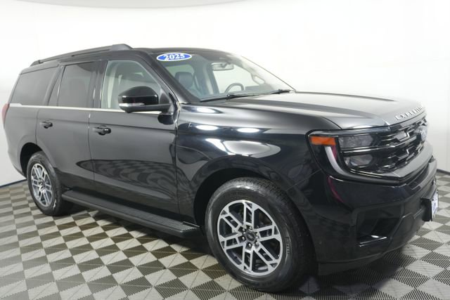 Certified 2025 Ford Expedition Active AWD/4WD image 2