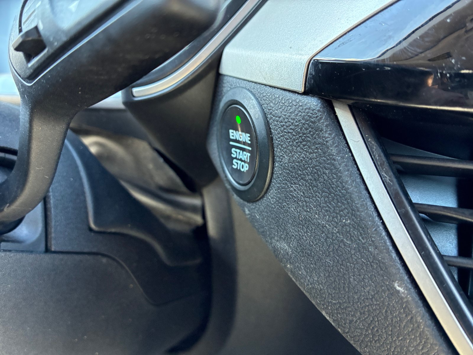 Certified 2020 Ford Escape SE AWD/4WD image 29