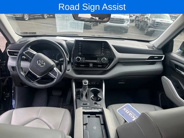 Used 2020 Toyota Highlander XLE AWD/4WD image 11