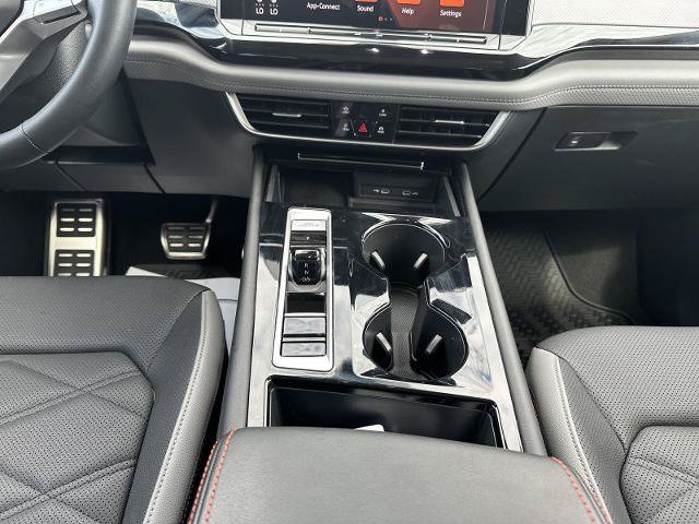 Used 2024 Volkswagen Atlas Peak Edition SE AWD/4WD image 31