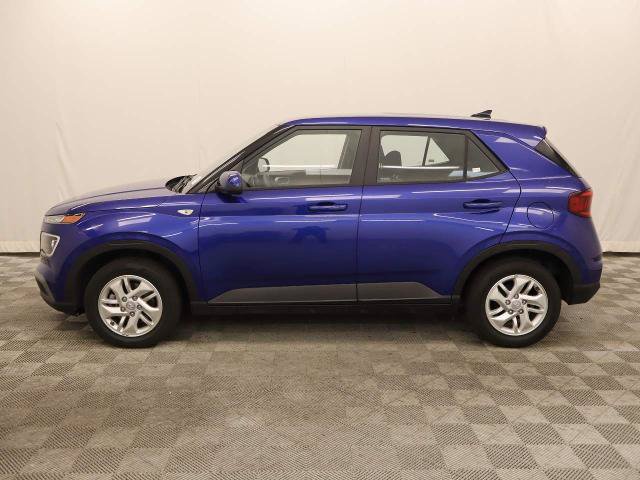 Used 2022 Hyundai Venue SE FWD image 2