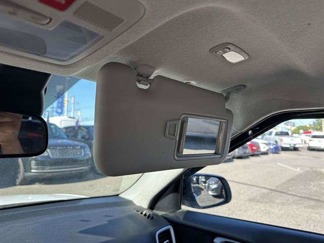 Used 2024 Hyundai Venue Limited FWD image 14