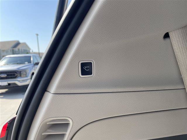 Used 2024 Chrysler Pacifica Touring-L FWD image 34