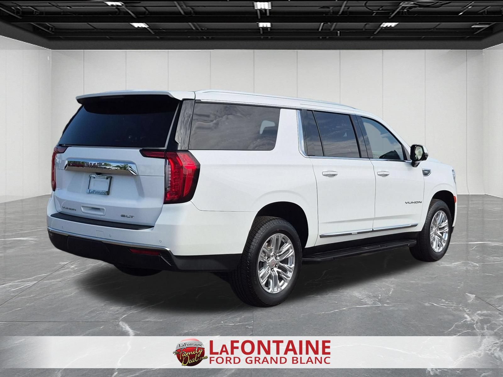 Used 2024 GMC Yukon XL SLT w/ SLT Luxury Package AWD/4WD image 5