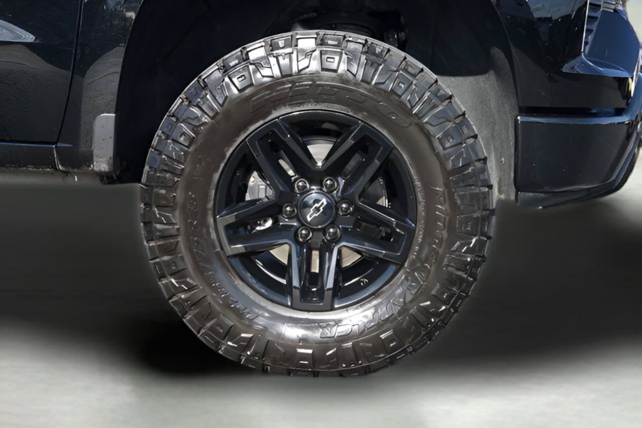 Used 2024 Chevrolet Silverado 1500 LT Trail Boss AWD/4WD image 4