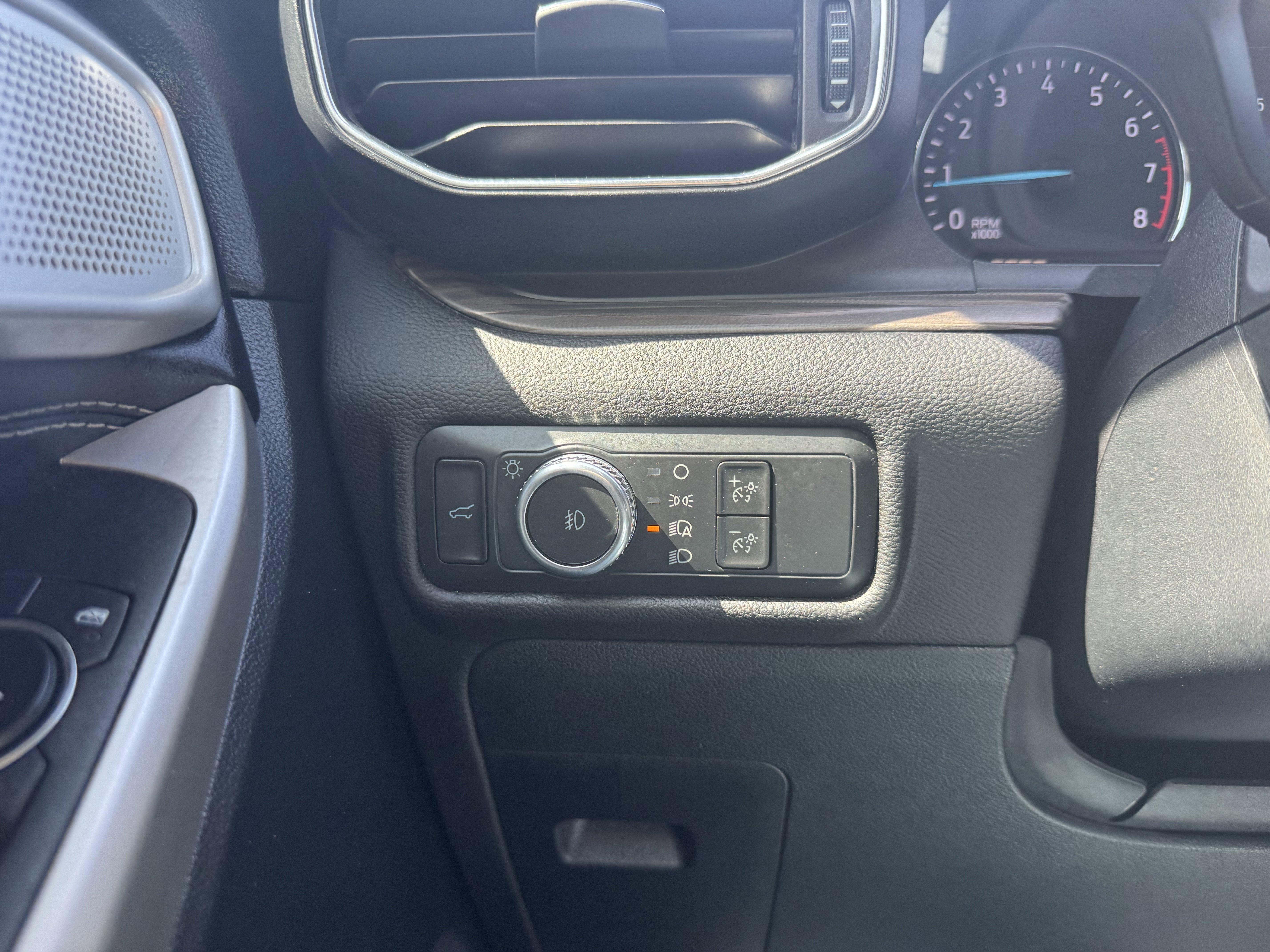 Certified 2022 Ford Explorer Limited w/ Limited Technology Package RWD image 18