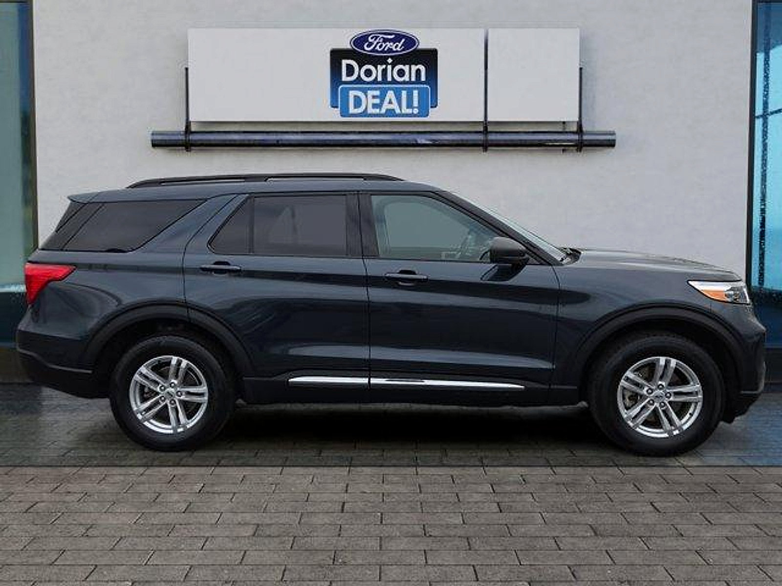 Certified 2023 Ford Explorer XLT AWD/4WD image 2