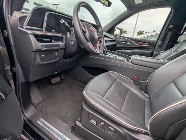 Used 2024 Cadillac Escalade Premium Luxury image 6