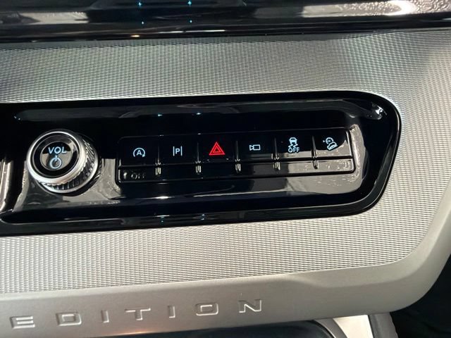 Certified 2025 Ford Expedition Active AWD/4WD image 35