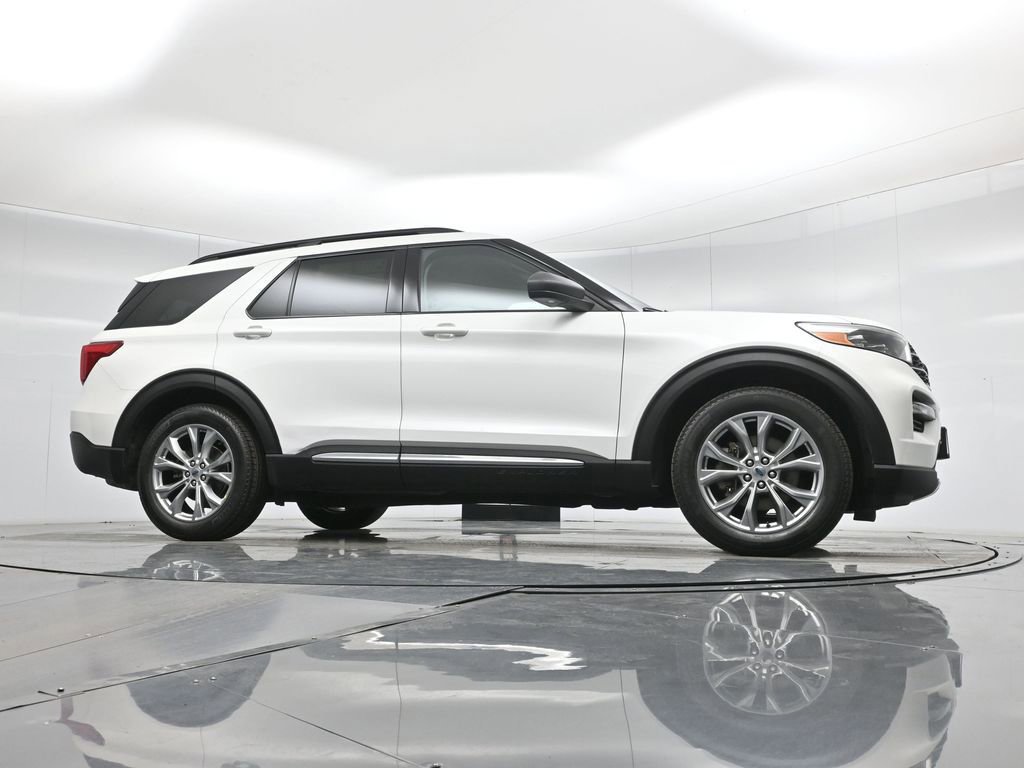 Certified 2020 Ford Explorer XLT w/ Equipment Group 202A image 9