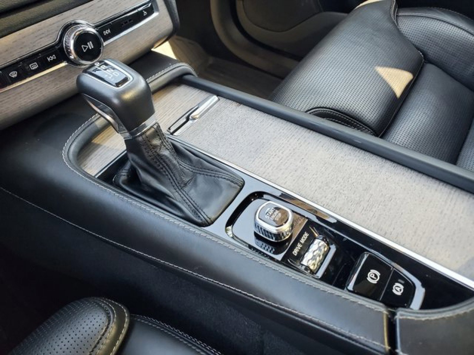 Used 2020 Volvo XC90 T6 Inscription image 25