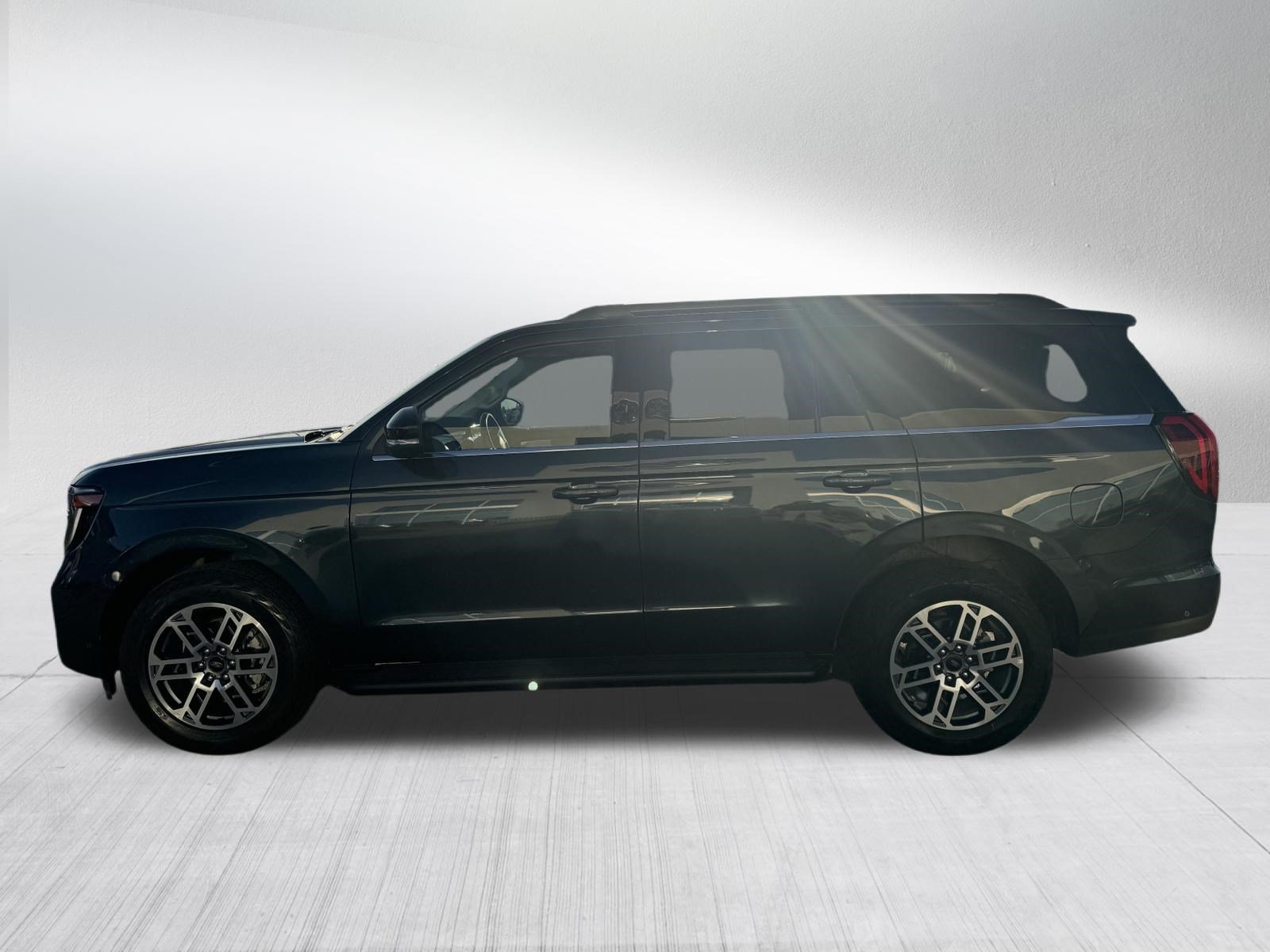 Certified 2025 Ford Expedition Active AWD/4WD image 4