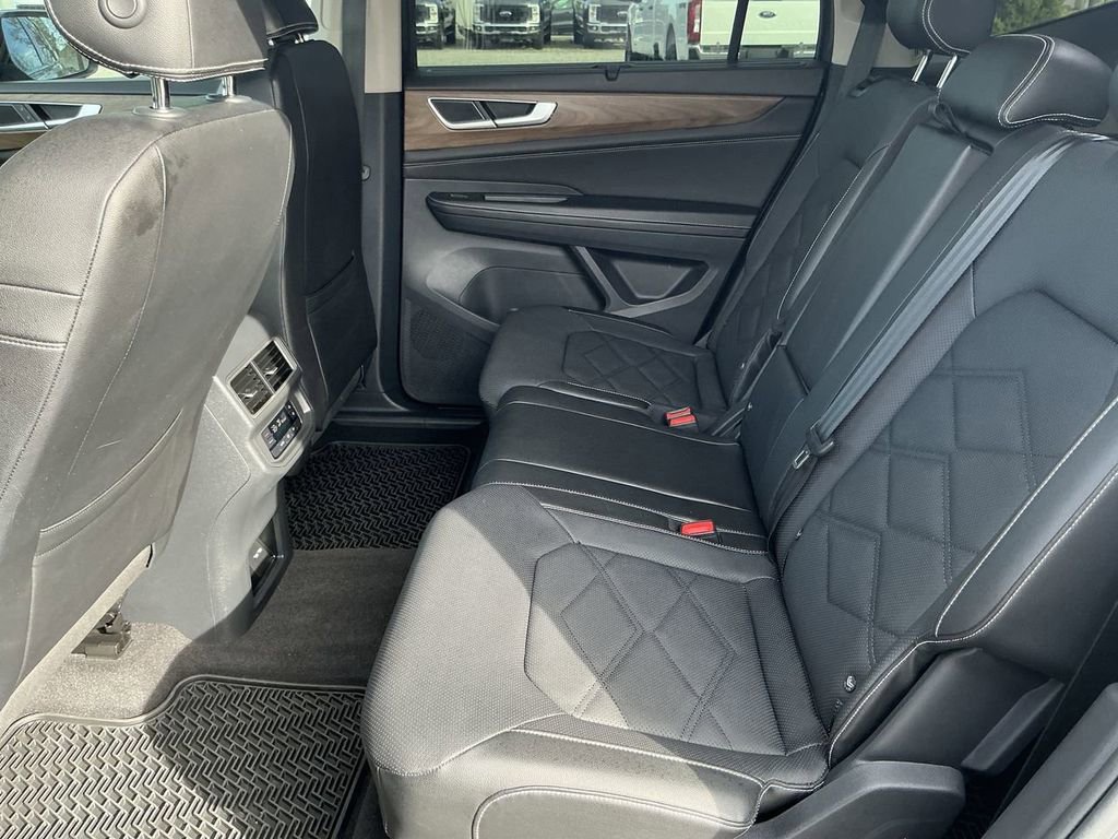 Used 2024 Volkswagen Atlas SE image 18