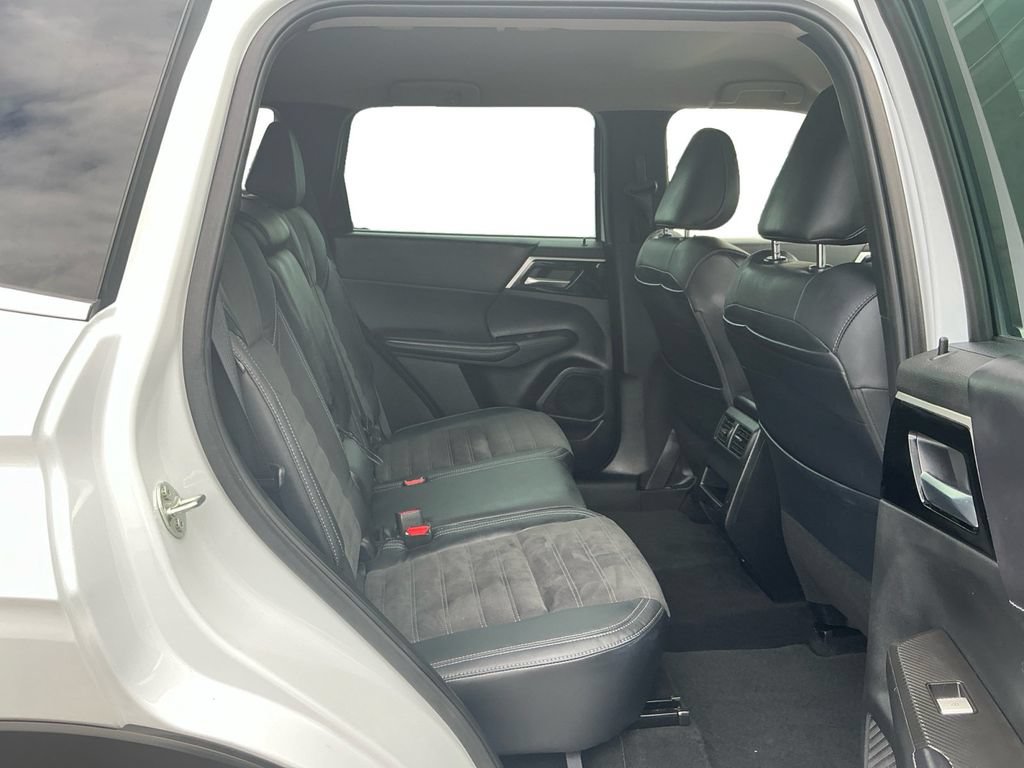 Used 2023 Mitsubishi Outlander SE FWD image 23