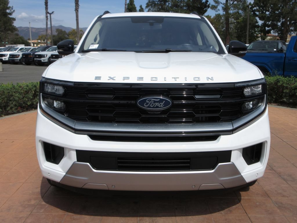 Certified 2025 Ford Expedition Platinum w/ Driver's Package AWD/4WD image 8