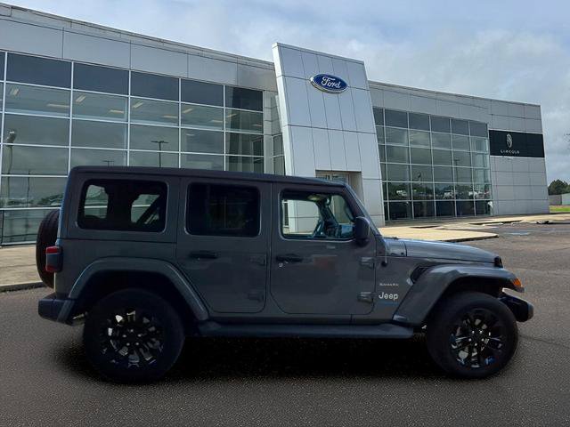 Used 2023 Jeep Wrangler Unlimited Sahara AWD/4WD image 10