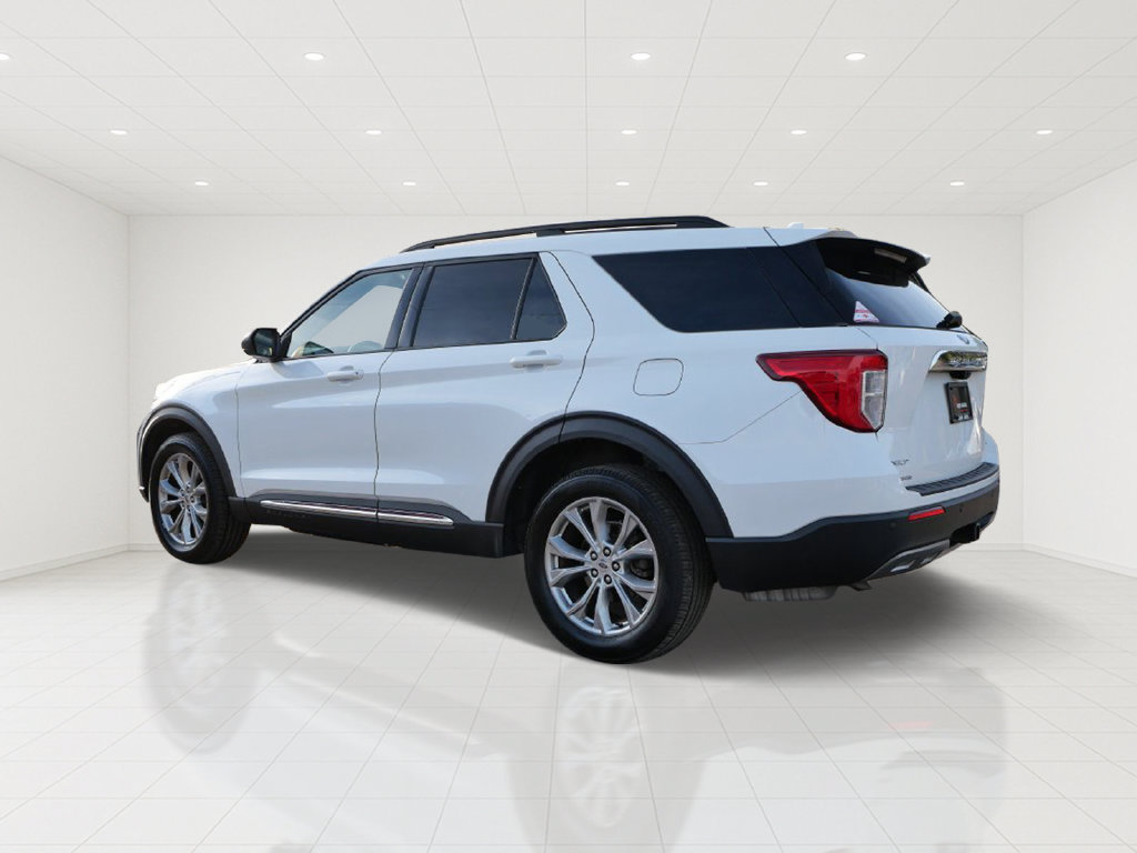 Certified 2020 Ford Explorer XLT w/ Equipment Group 202A AWD/4WD image 4