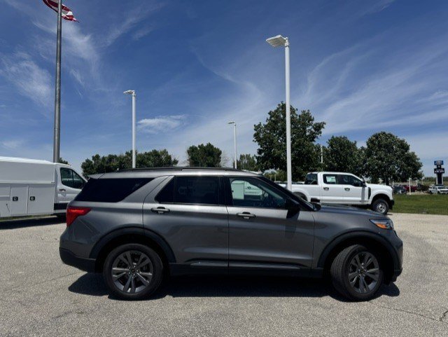 Certified 2023 Ford Explorer XLT w/ Equipment Group 202A AWD/4WD image 9