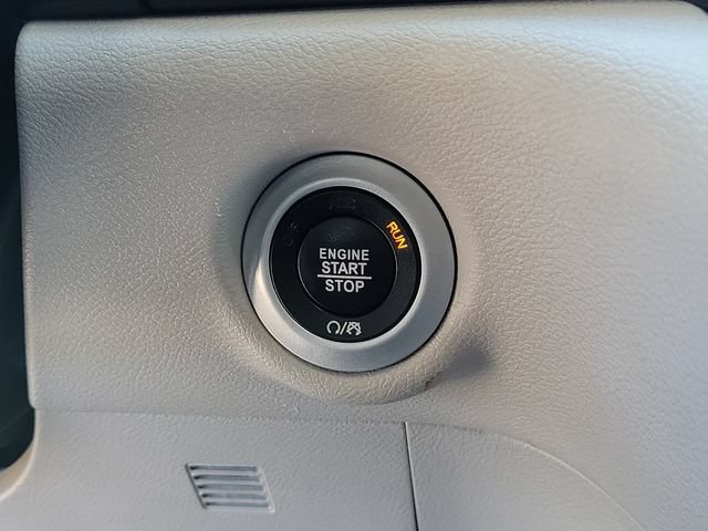 Used 2024 Chrysler Pacifica Touring-L FWD image 33