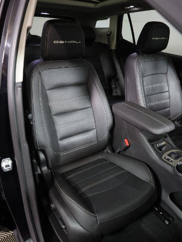 Used 2024 GMC Terrain Denali w/ Denali Premium Package AWD/4WD image 9
